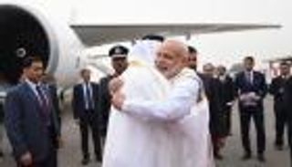 مودي مغرداً بالعربية استقبالا للشيخ محمد بن زايد: نفتخر باستضافتكم 