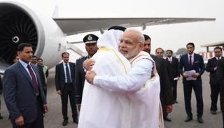 مودي مستقبلا الشيخ محمد بن زايد 