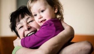 تركيا تمنح رواتب للجدات نظير رعاية أحفادهن