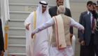 بالصور.. استقبال حار من رئيس الوزراء الهندي للشيخ محمد بن زايد