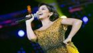 شيرين تستعد للمواجهة الأولى مع الجمهور بعد أزمة عمرو دياب