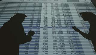 بداية متباينة لبورصات الخليج