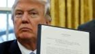 ترامب يوقع أمرين لبدء بناء "الجدار العازل" ووقف الهجرة