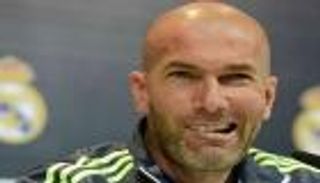 زيدان يسخر من منتقدي آداء الريال