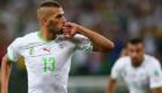 هداف الجزائر مطلوب في الصين