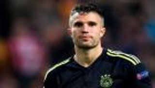 نادٍ برازيلي يتحرك لضم فان بيرسي