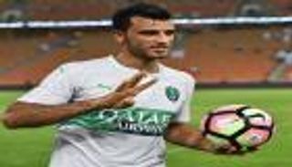 السومة يتقدم للأهلي بهدف مستحيل ويغيب عن ديربي جدة