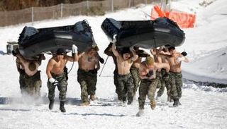 قوات من مشاة البحرية الكورية الجنوبية والأمريكية