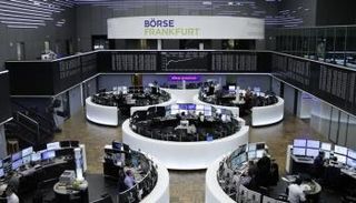متعاملون في بورصة فرانكفورت