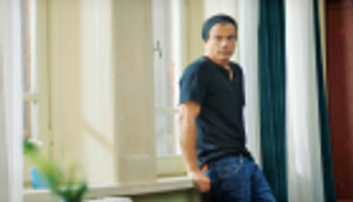 بالفيديو.. اللقطات الأولى من كليب عمرو دياب الجديد "معاك قلبي"