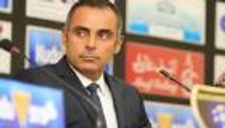 بني ياس يقيل مدربه