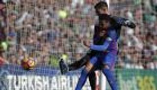 بالفيديو.. حارس الريال السابق يحرم نيمار من هدف محقق