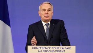 فرنسا لترامب: قبول اللاجئين 