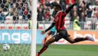 بالوتيلي يقود نيس لتصدر الدوري الفرنسي