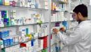 صعود الدولار هل يدفع إلى تحرير كامل لسعر الدواء بمصر؟