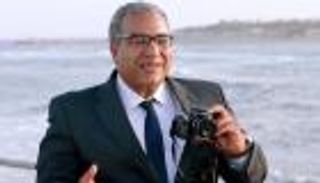 بيومي فؤاد للساخرين منه على فيس بوك: "أنا مركز معاكم"