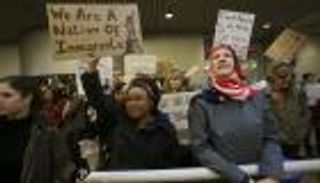 أول رد يمني على حظر ترامب للسفر.. "يدعم المتطرفين"