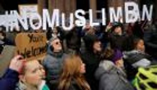 ترامب مدافعا عن حظر السفر: يجعل أمريكا آمنة مجددا