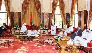 الشيخ سلطان بن زايد متحدثاً عن أهمية التراث أمام الإعلاميين