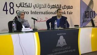 مجد الشحي مديرة "مبادرة ألف عنوان وعنوان" خلال الندوة