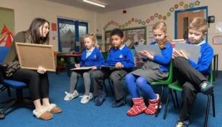 الطلاب في المدرسة 