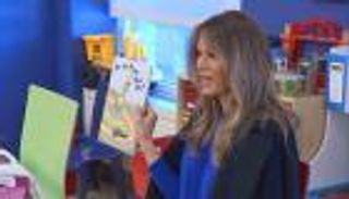 مدرسة أمريكية ترفض تبرعا من ميلانيا ترامب: كتب قديمة وغير مفيدة