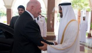 الشيخ محمد بن زايد آل نهيان يستقبل السير بيتر كوسغروف حاكم عام أستراليا