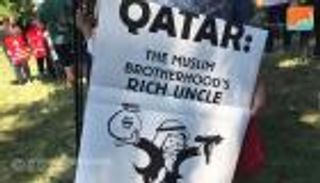 بالفيديو.. مظاهرة أمام سفارة الدوحة بالنمسا ضد الإرهاب القطري