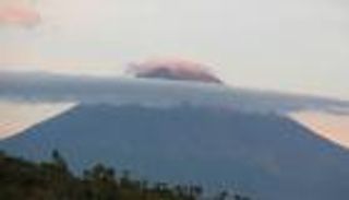 الخوف من بركان أغونج يُحوّل بالي الإندونيسية لمدينة أشباح