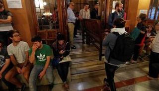 تصاعد أزمة استفتاء كتالونيا- رويترز