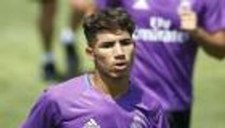 حكيمي أول عربي يشارك مع الريال