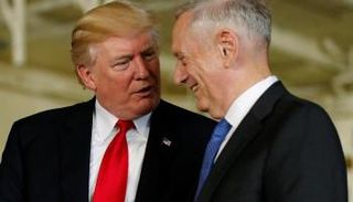 ترامب يتحدث إلى وزير الدفاع الأمريكي جيمس ماتيس - أرشيفية