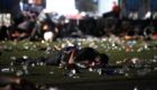 بالصور.. لحظات مؤثرة في حادث لاس فيجاس لن ينساها الأمريكيون