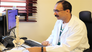 وليد سليمان، استشاري ورئيس عيادة علاج الآلام المزمنة