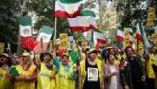 إيران تقضي بسجن 7 من قادة المعارضة