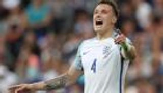 مدافع يونايتد يغادر معسكر إنجلترا للاصابة