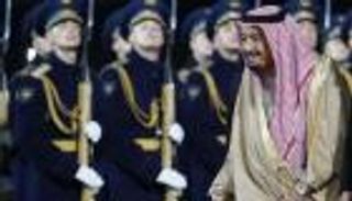 بالصور.. الملك سلمان يصل روسيا في زيارة تاريخية تستمر 4 أيام