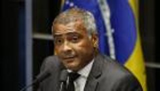 روماريو يرى نفسه أفضل من ميسي ورونالدو