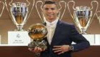 رونالدو يتبرع بإحدى الكرات الذهبية للأعمال الخيرية