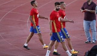 ألكانتارا وبيكيه في معسكر أسبانيا