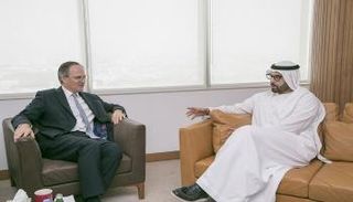 رئيس دائرة الثقافة والسياحة مع السفير البريطاني لدى الدولة