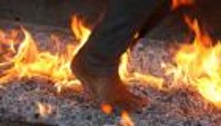 يحققون أمنياتهم بالسير على النار والنوم على الصبار