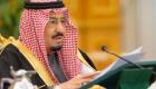 العاهل السعودي يستقبل وزير الدفاع الروسي