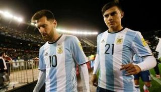 عدم تناغم بين ميسي وديبالا