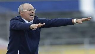 مدرب الإكوادور يتحدى الأرجنتين