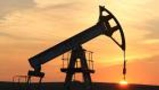 النفط يتجه لإنهاء موجة صعود مع عودة المخاوف بشأن التخمة