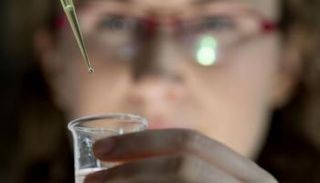 توليد الكهرباء عن طريق الدموع 