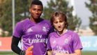 الحارس محمد راموس يشارك في مران الريال بحضور بيريز