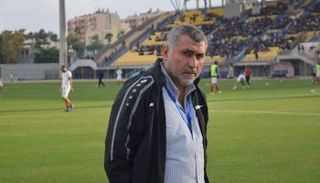 المدرب السوري نزار محروس 