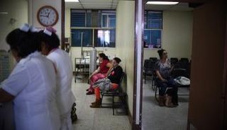 إحدى عيادات السيدات في أمريكا - رويترز